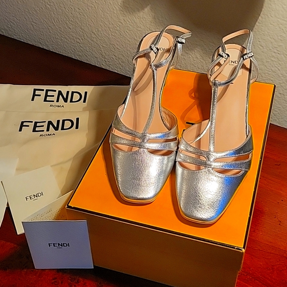 HEELS / SHOES